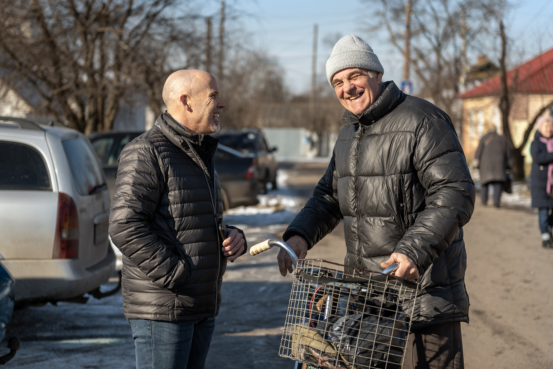 Mike Domke, IMB missionary, talks with a Ukrainian man from Kozelets, Ukraine. Bread of Life Baptist Church in Kozelets, with the help of Send Relief, gives out over 600 food packets to the community. The distribution happens every Friday. The church’s electricity is often powered by a generator donated by Send Relief. IMB Photo