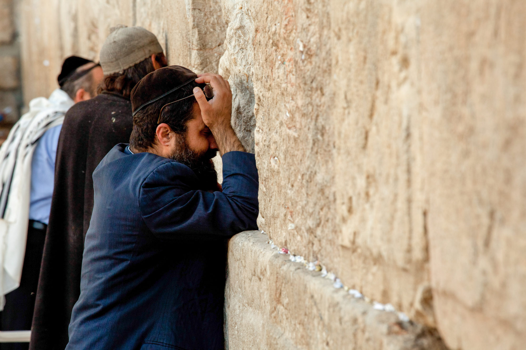 prayer-at-the-wailing-wall-imb