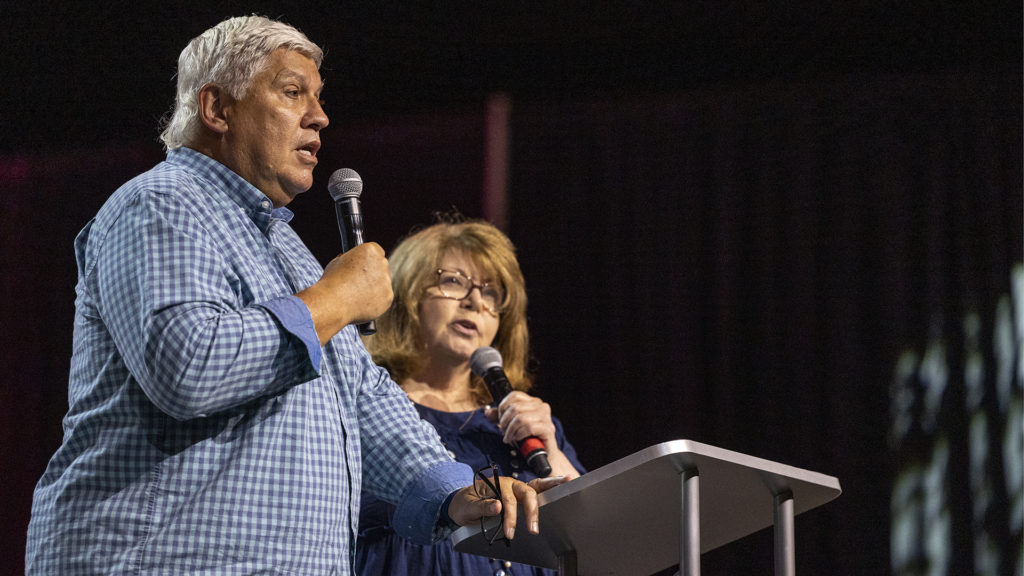 Mark and Vesta Sauter, IMB missionaries among the Deaf, share a story of Deaf Thai believers during the 2021 IMB dinner.